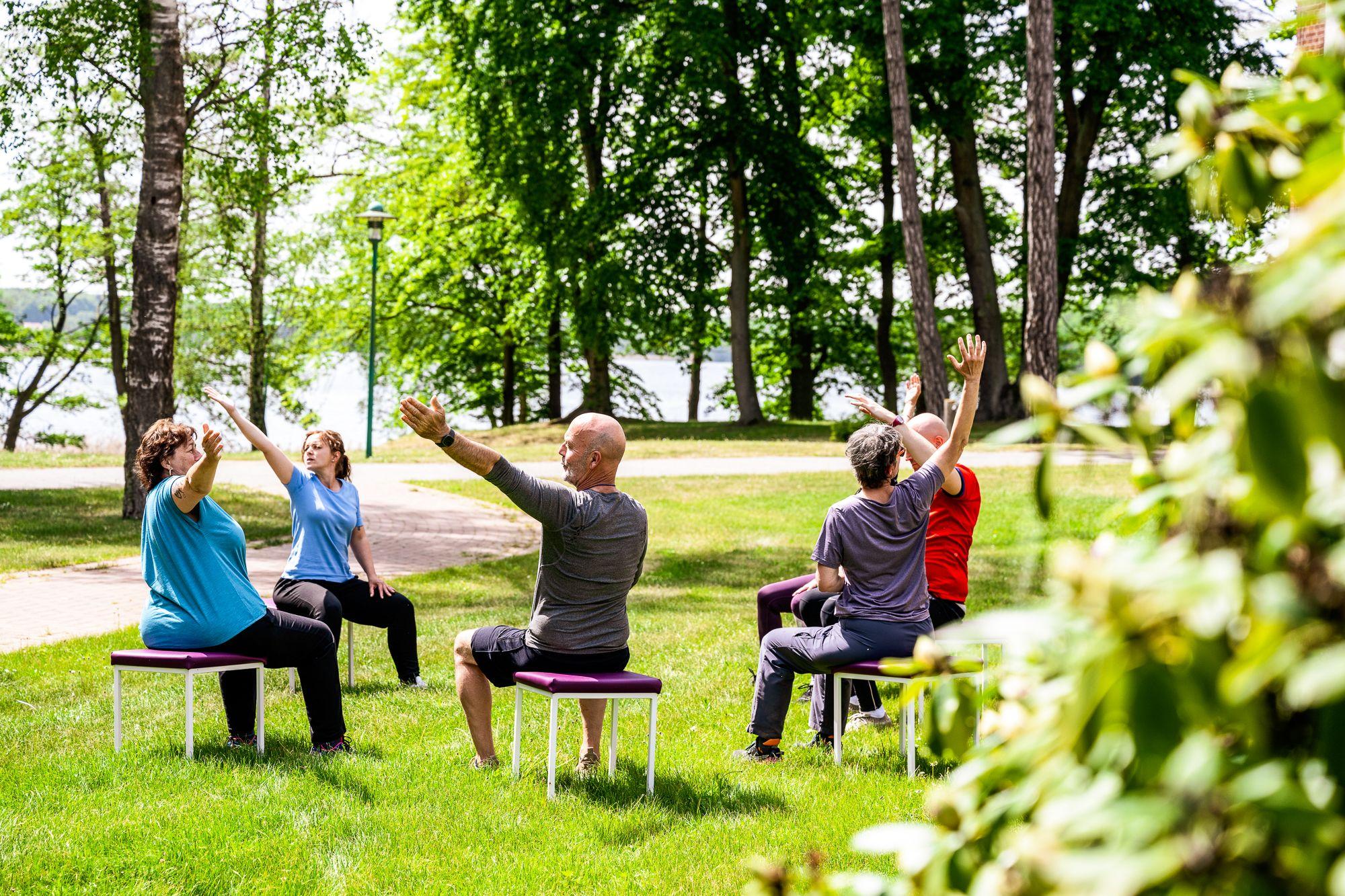 Therapeutische Übungen im Freien