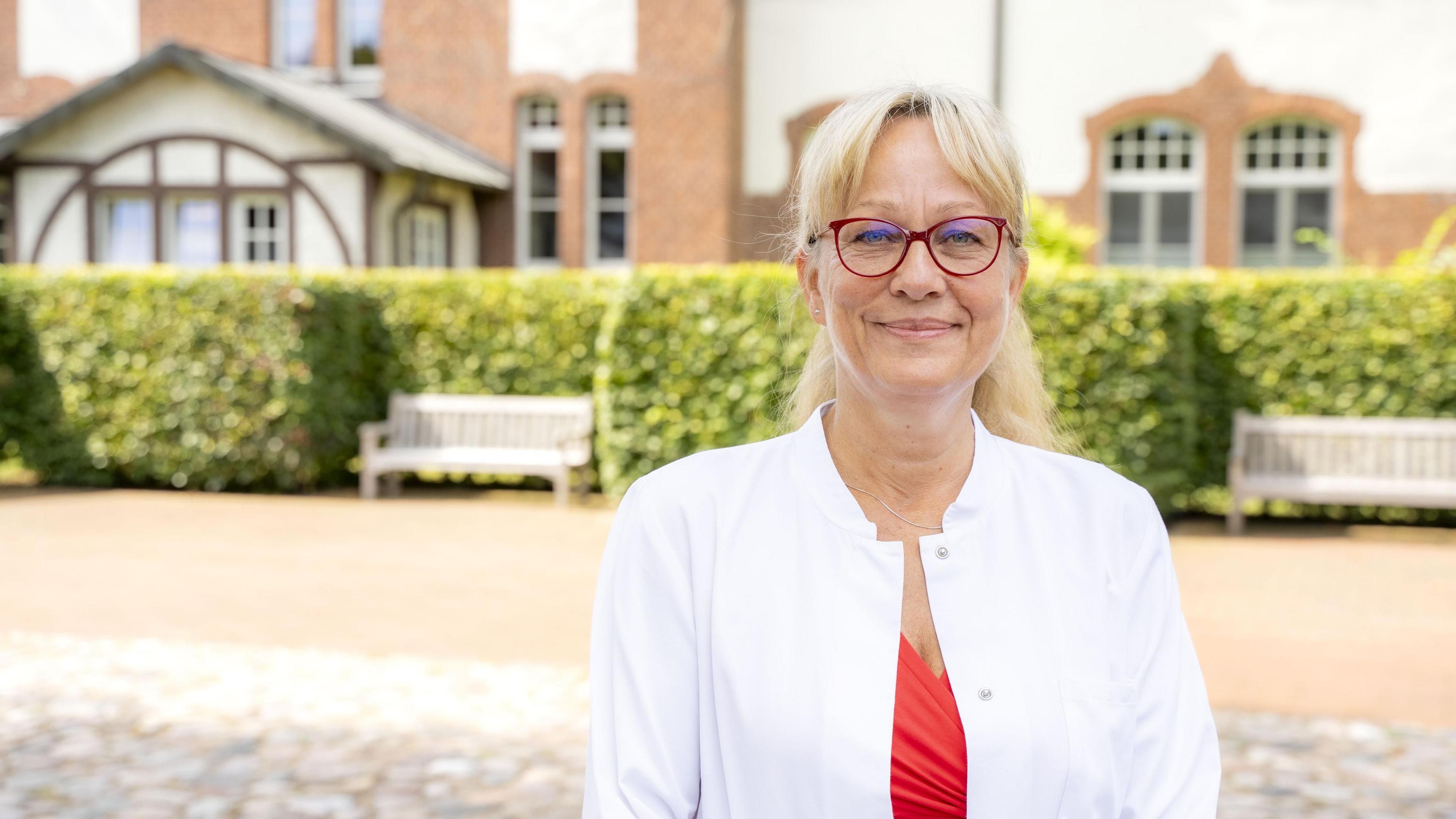 Dr. med. May-Britt Niecke berät eine Patientin im Rahmen einer Diabetes Reha